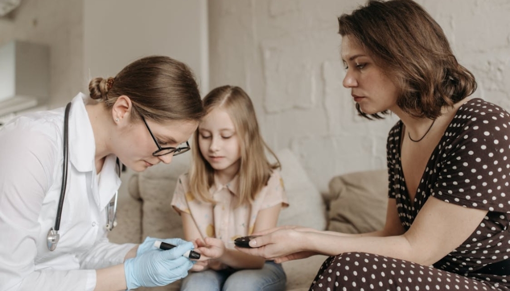 Blood glucose monitoring test verification and diabetologist clinical care