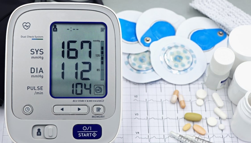 Blood pressure reading using a clinical manual monitor and cardiovascular screening